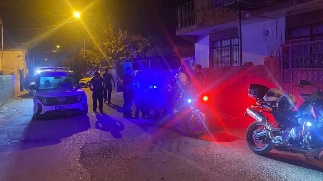 Adana’da Komşular Arasında Meydan Muharebesi Çıktı! 3 Yaralı 7 Gözaltı 4